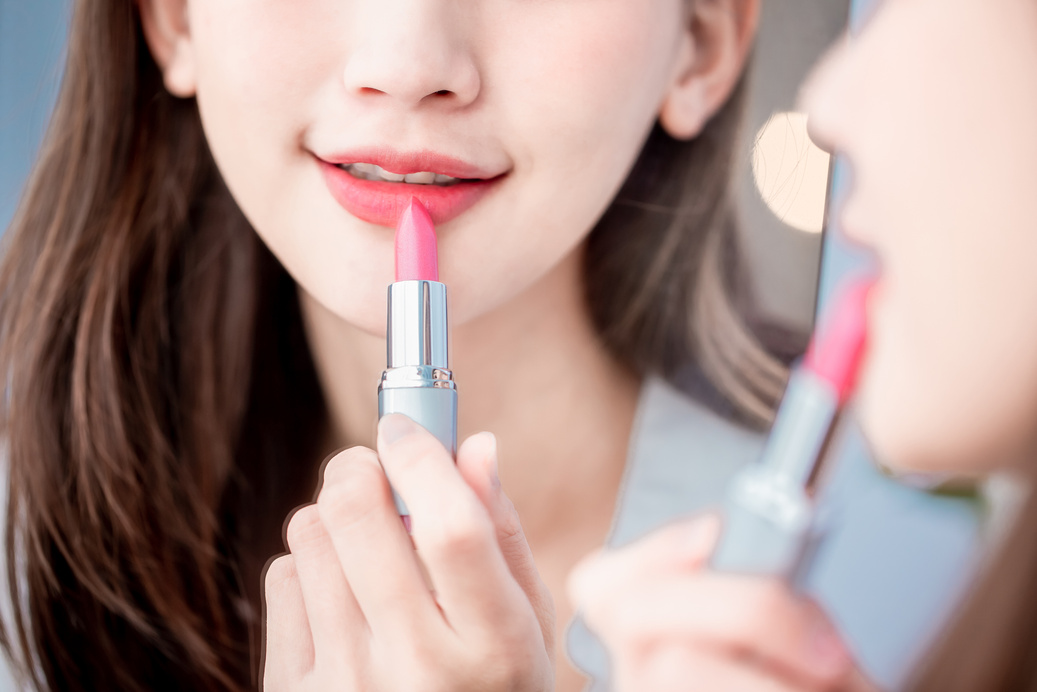 woman applying lipstick